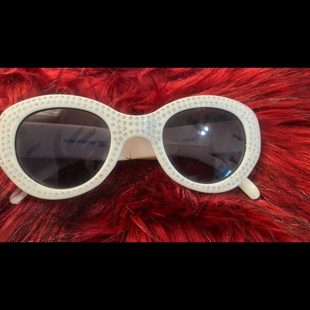 Girls jeweled ☀️ sun glasses